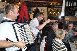 Geburtstagsfeier, Weihnachtsfeier oder sogar Hochzeit - im Feuerkogelhaus kann man feiern!